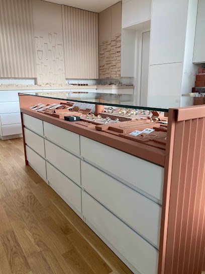 Women With Beards, Bijouterie Fantaisie à Montreuil