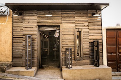 Opium, Bijoutier à Ajaccio