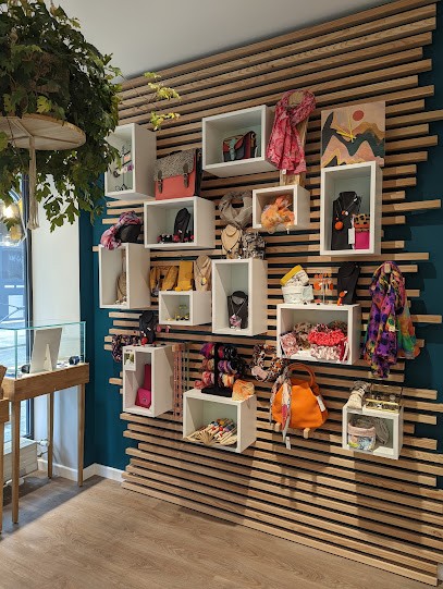 Paola, Bijoux, Maroquinerie Et Accessoires De Créateurs, Bijouterie Fantaisie à Pontarlier